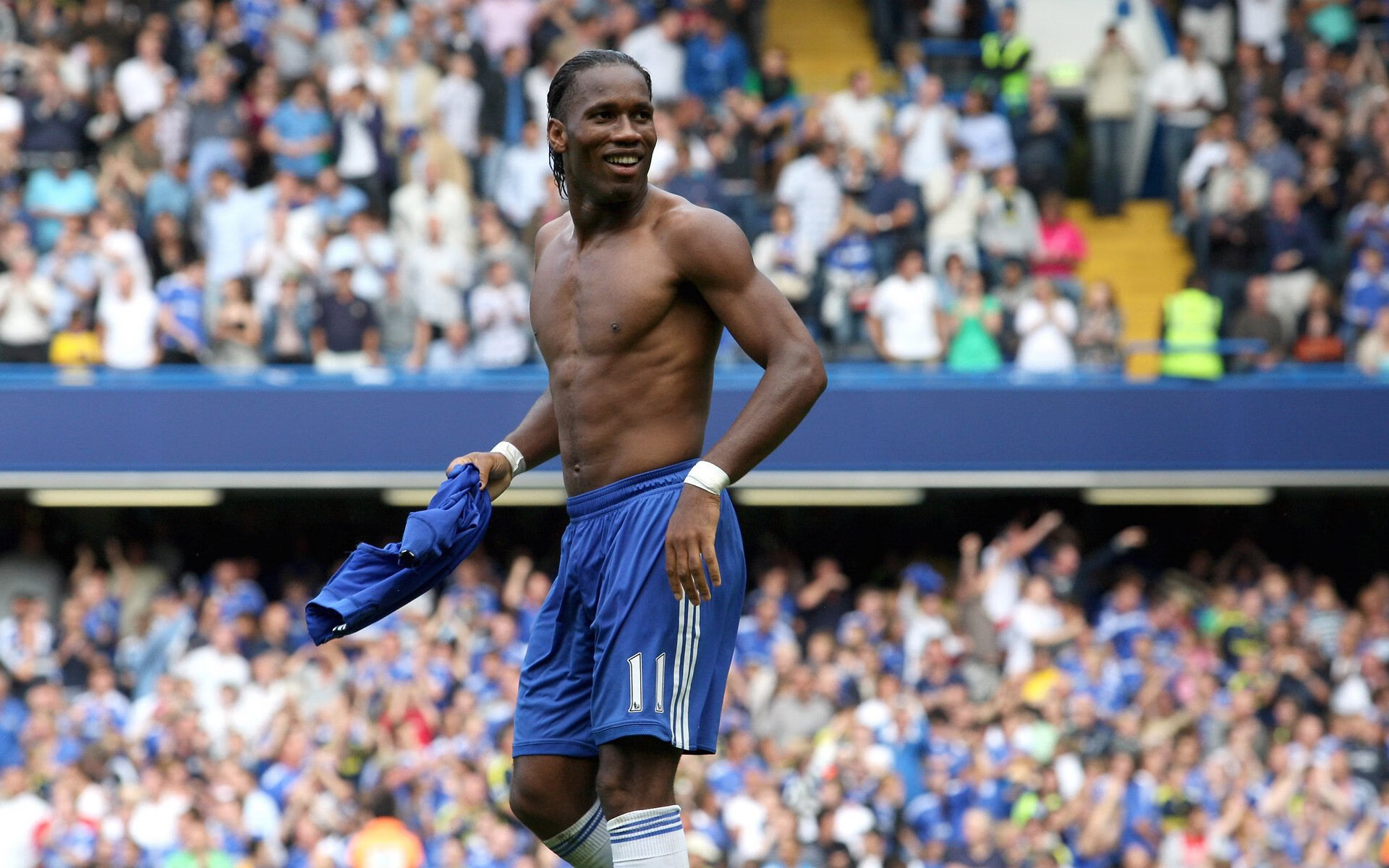 德甲赛场出现新颖战术布局，德甲球赛